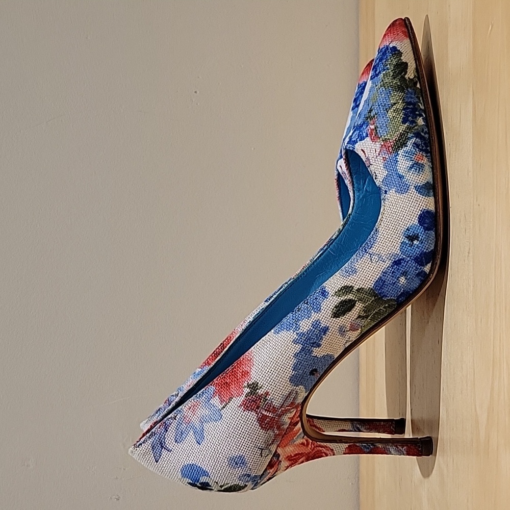 Manolo Blahnik Pointed Toe Floral Canvas Pumps - Picture 3 of 14